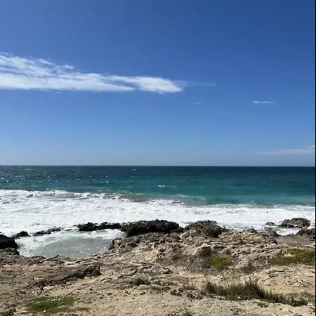 Modern And Spacious With View. דירה
